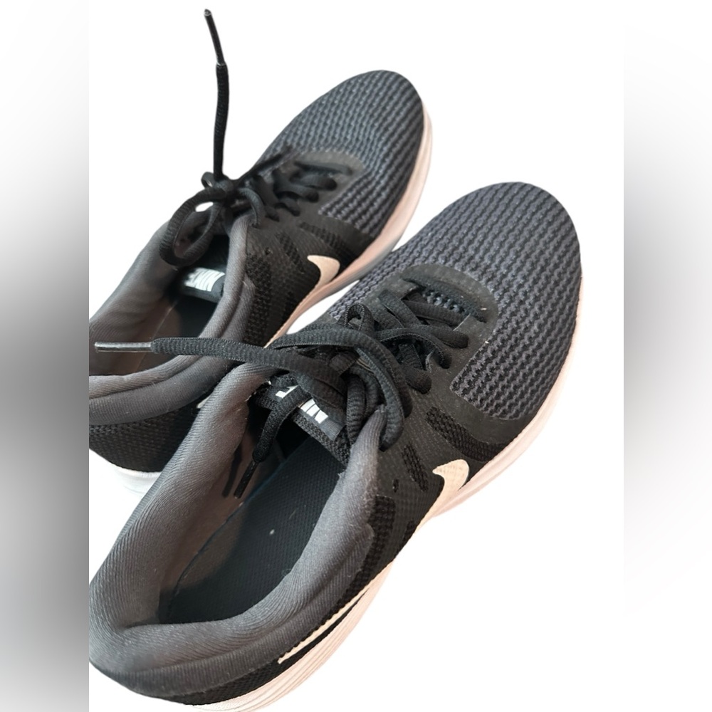 Nike Shoes | Black& White | Size 8